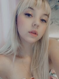Blonde_Barbie's Offline Chat Room