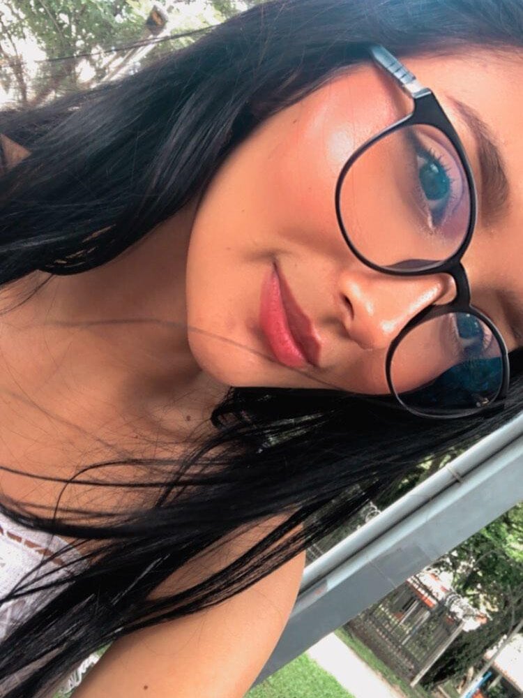 watchgirlcam.com small_crystall livesex profile in somewhere-on-this-twisted-planet cams