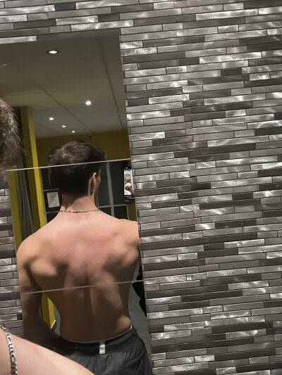 leonicecock0 from stripchat