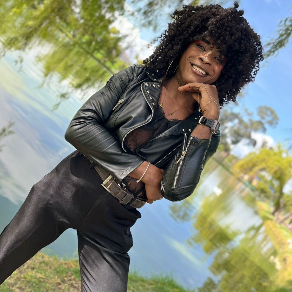 puca_ebony from stripchat
