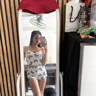 PetiteAsianMarianne