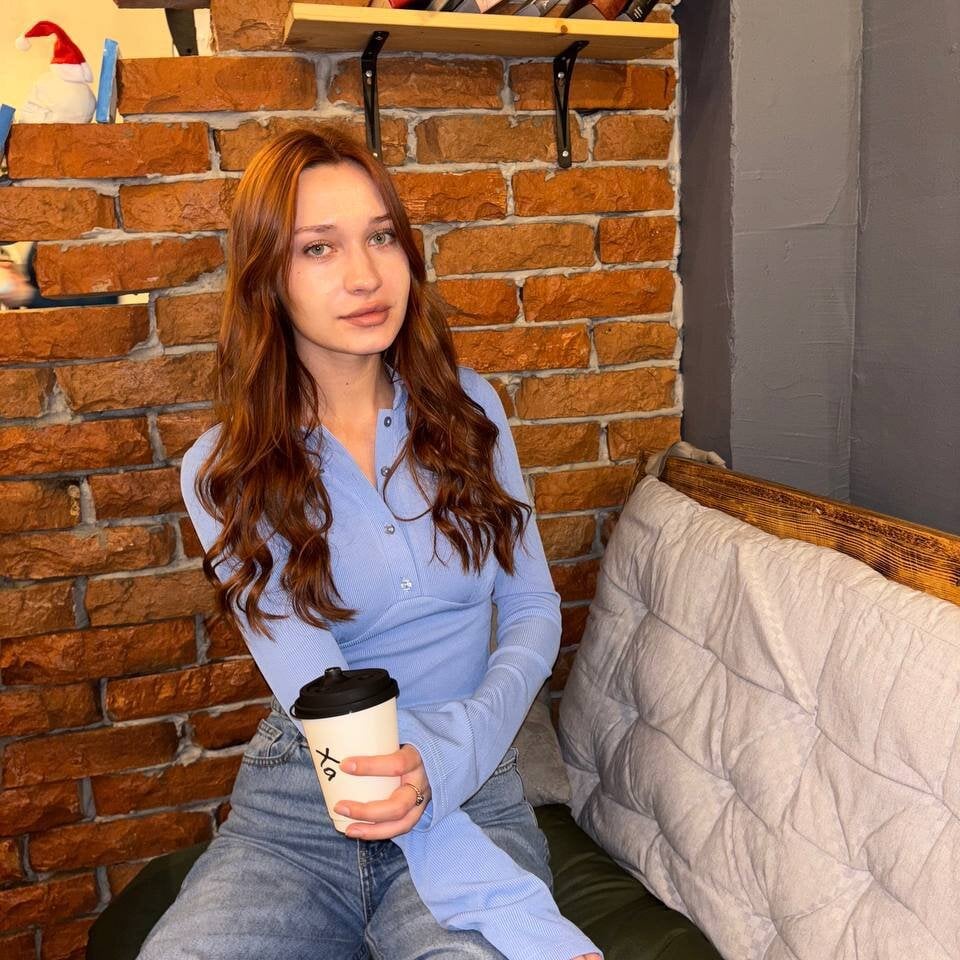 ElviaHewell profile
