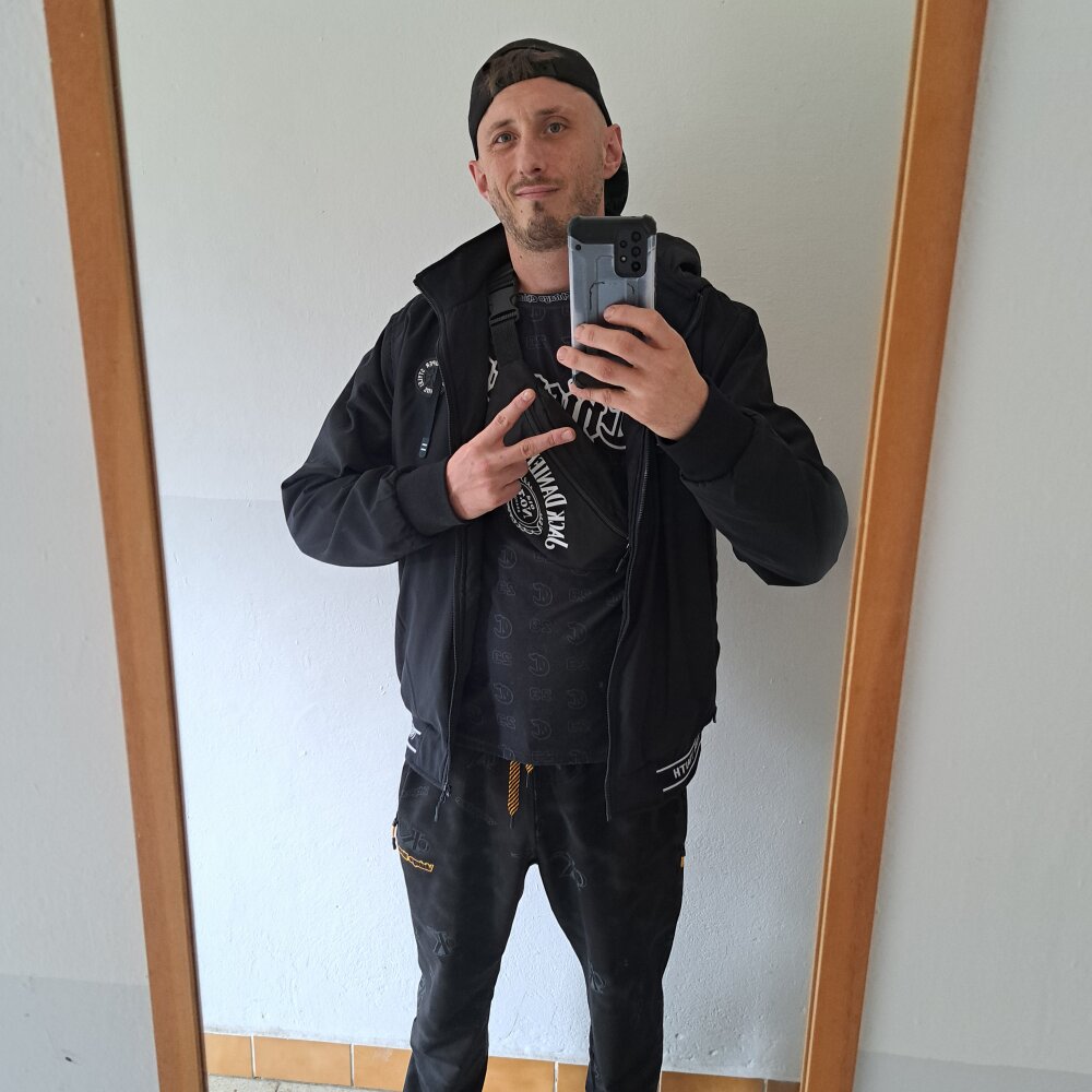 Davidmuck89's Offline XXX Chat