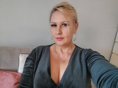 DianaLive - Stripchat Glamour Cam2cam Spanking Girl 