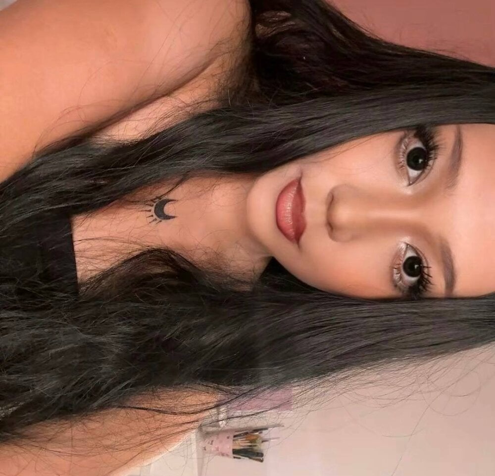 bae_lyn from stripchat