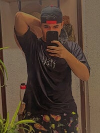 -LatinoFucker-'s webcam live show