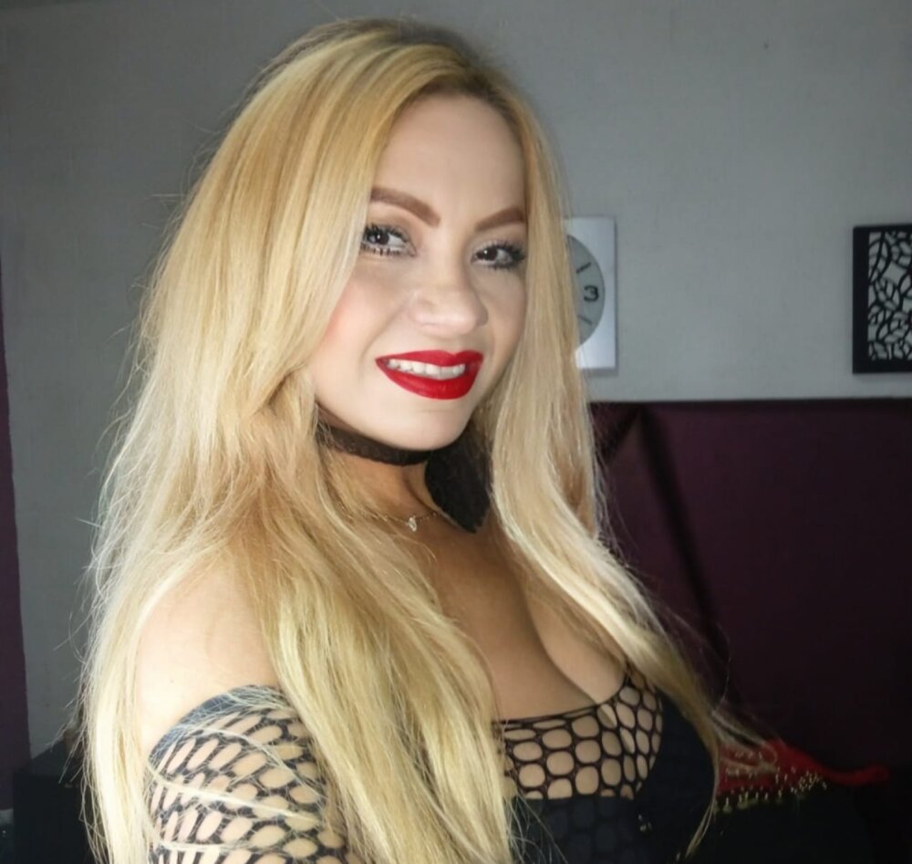 Live sex webcam photo for AnastasiaTaylor_ #289984623