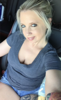 carrieann6995's Offline Chat Room