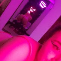 _IsabellaPink's Offline Chat Room