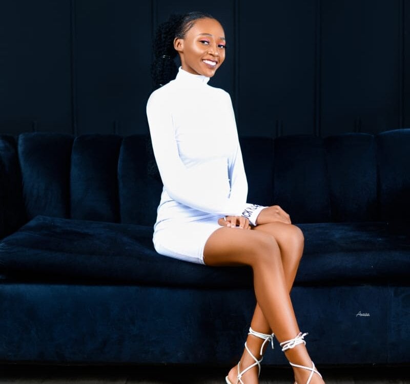 secretarylizzyloppezz profile