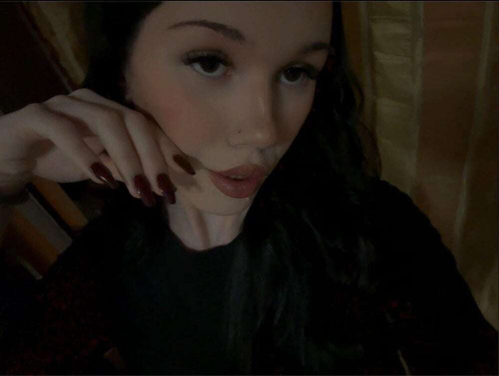 Melissa_Isa Offline XXX-Chat