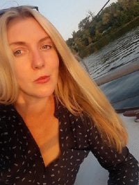 JuliiaLove's Offline Chat Room