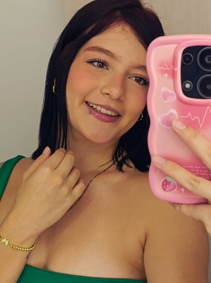 6livesex.com mavis_cherry livesex profile in white cams