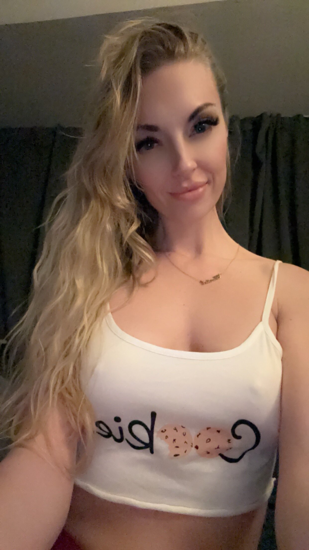 BlondeHornyBaddiex