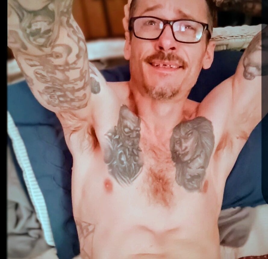 THUROBREED83's Offline XXX Chat