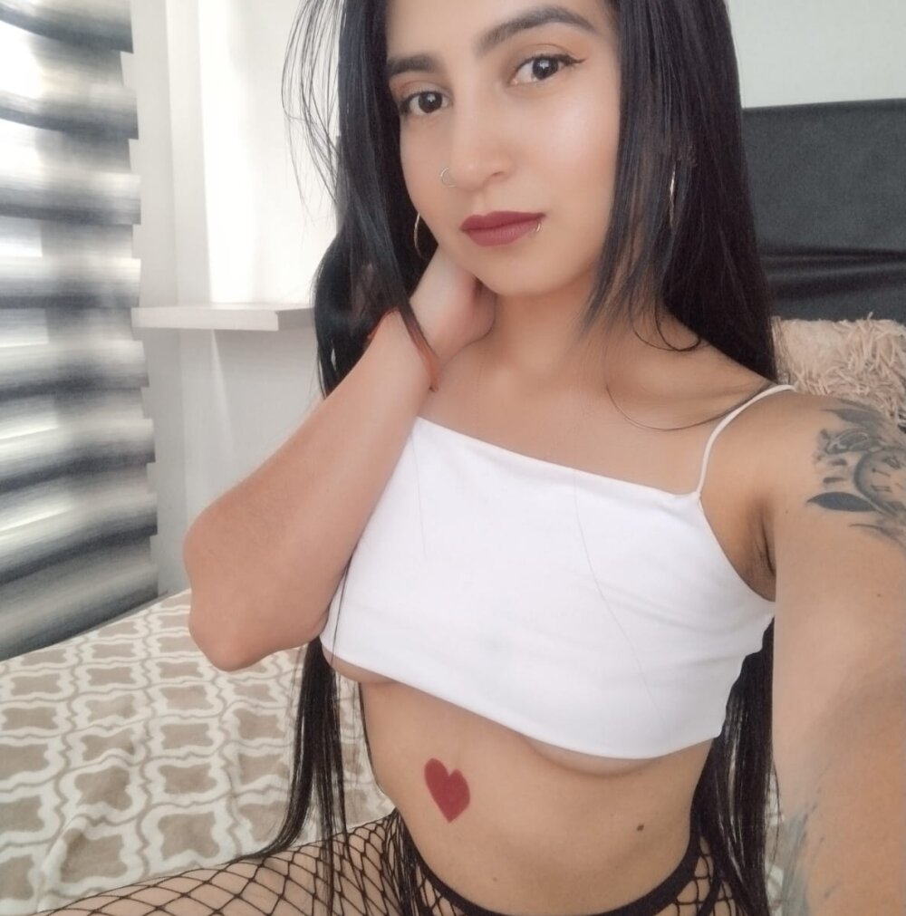 Live sex webcam photo for KATHYAMARA #289973589