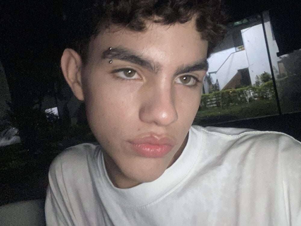 hotpussy365's Offline XXX Chat