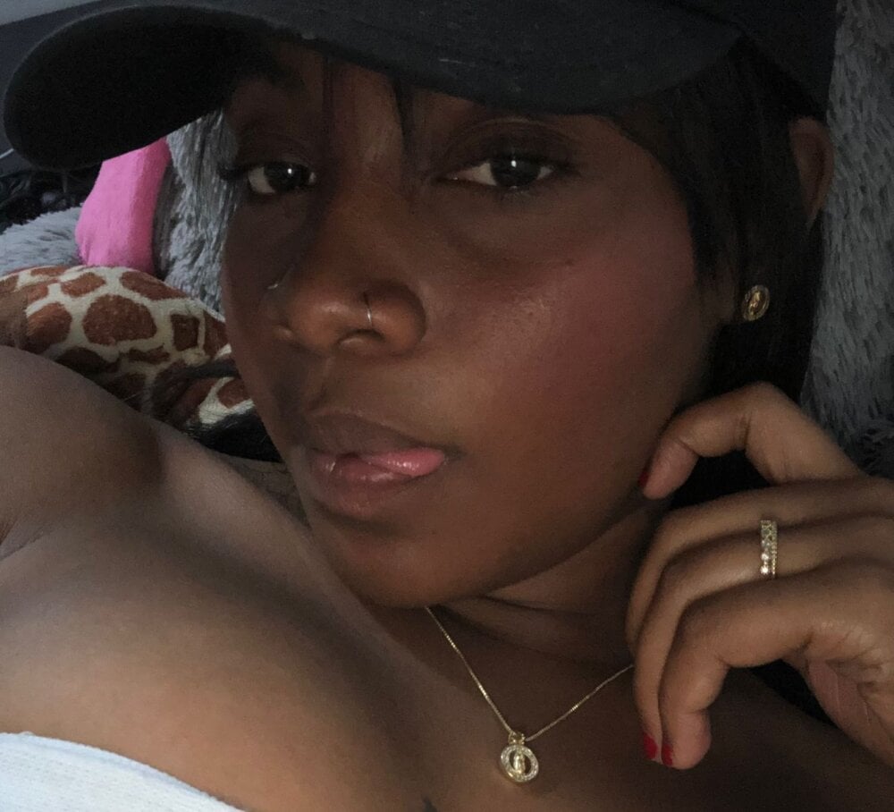 onaircams.com morocha_smith livesex profile in in-the-matrix-on-chaturbate cams