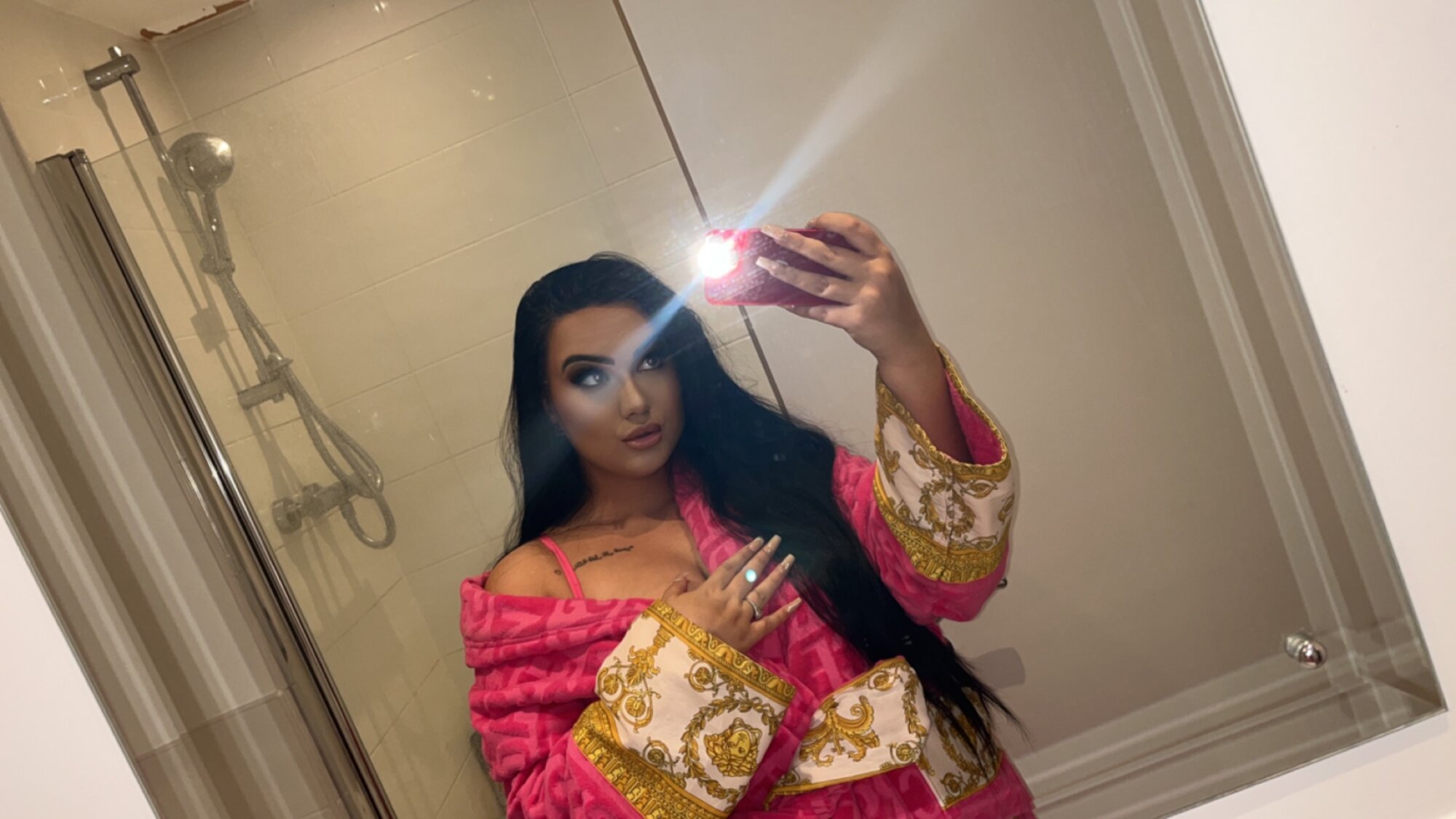 Busty-Ria-Raexx