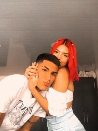 karinaandsantii's Offline Chat Room