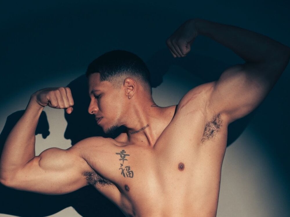 Adambrocs1's Offline XXX Chat