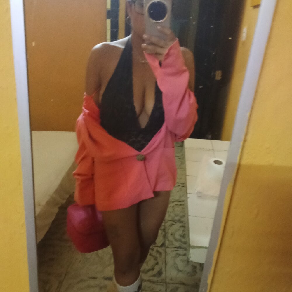 stripchat qaarlyfogosa webcam profile pic via webcam-sexe.net