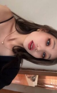 aminasaffron2's webcam live show