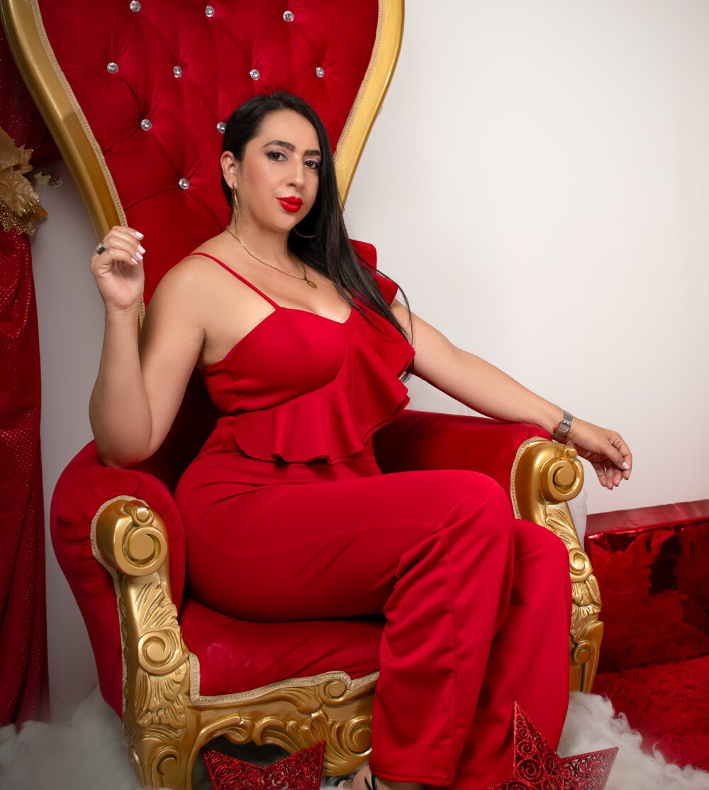 sexlivecamsites.com mayravegas livesex profile in latino cams