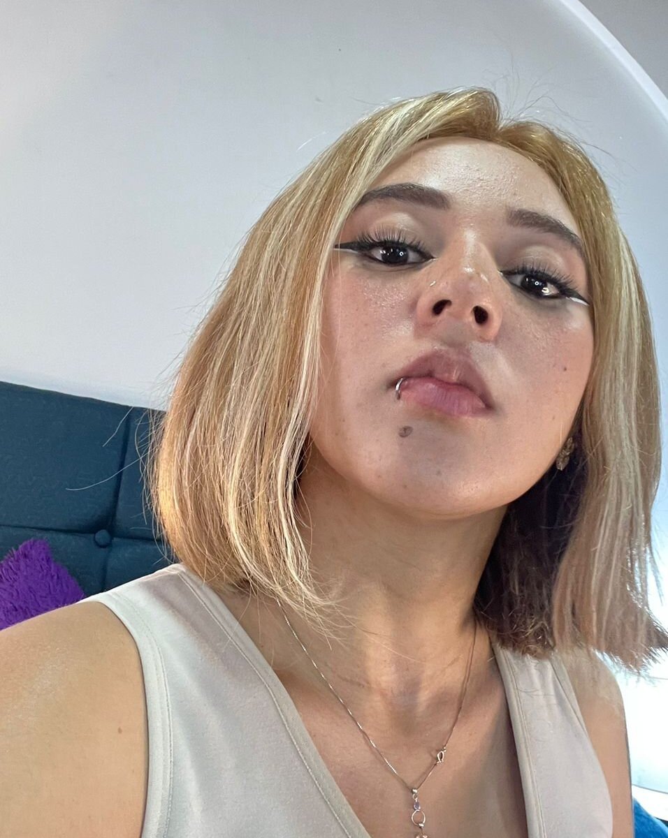 isabelle_sara webcam livesex profile in thumb-up-me-please-its-important cams