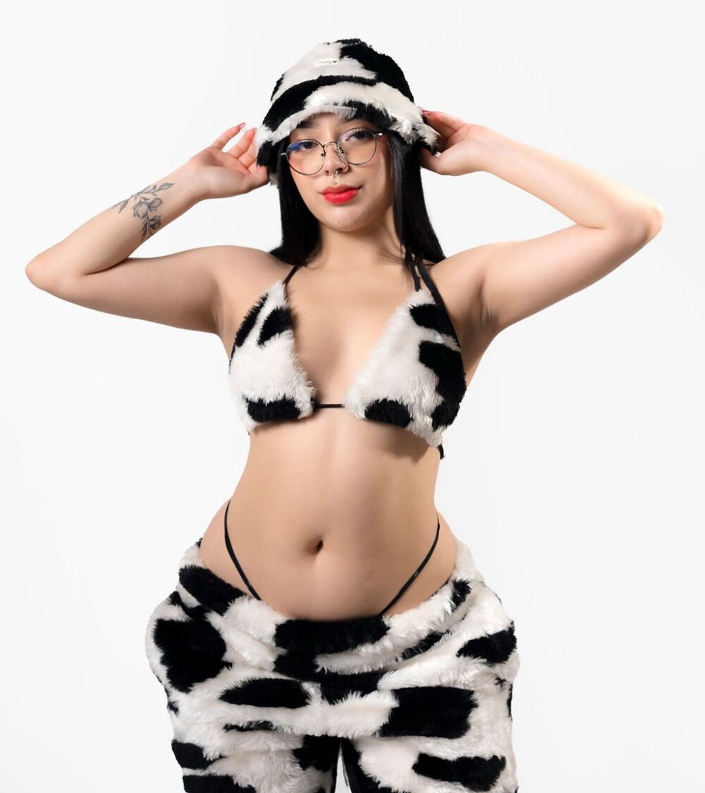 stripchat its_isis webcam profile pic via amateursex-livecam.com