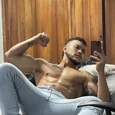 ARON_TAYLER01