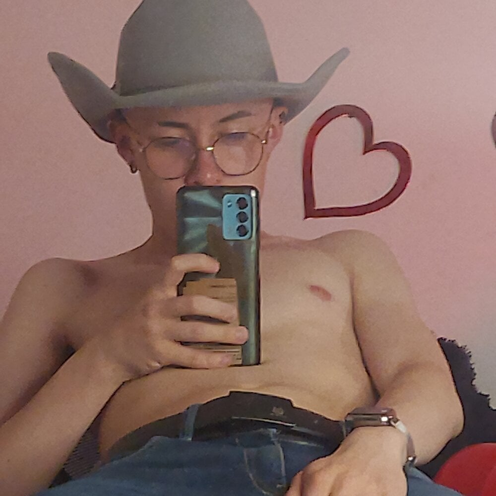 Elian_Cooper's Offline XXX Chat