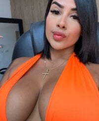 Alessa_weet's Offline Chat Room
