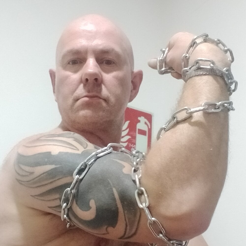 ManlyPrisonGuy live cam model at StripChat