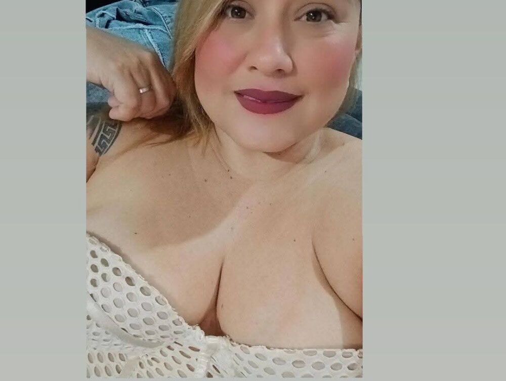 free6cams.com jessiccaburns23 livesex profile in on-your-lap-daddy cams