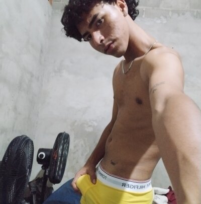 Elvis_hot2002 - Stripchat Boy 