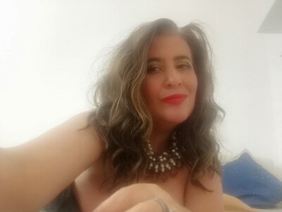 IssaHotFlirt 🐐 live nude stream