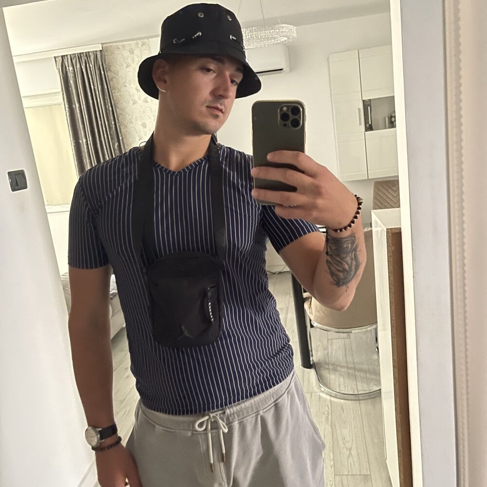 derholzfaellerroberto from stripchat