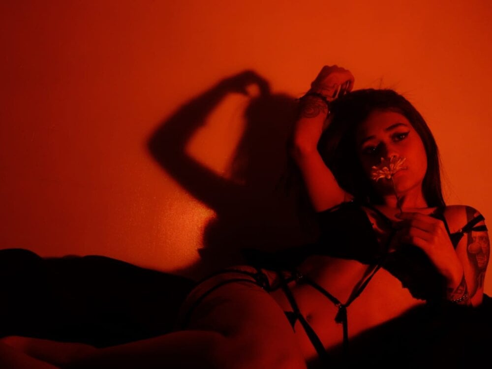 AliceMiller_2's Offline XXX Chat