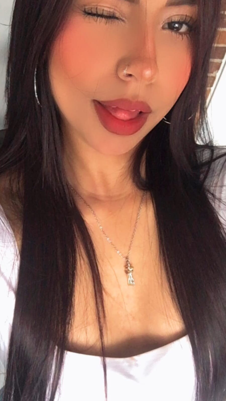 Roxane_white_