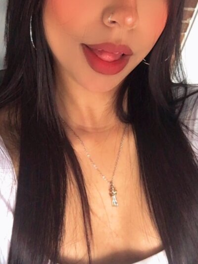 Roxane_white_