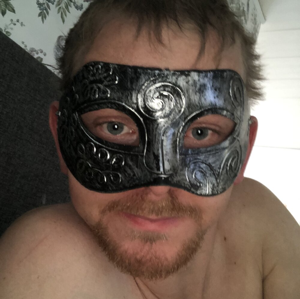 ugslav99220's Offline XXX Chat