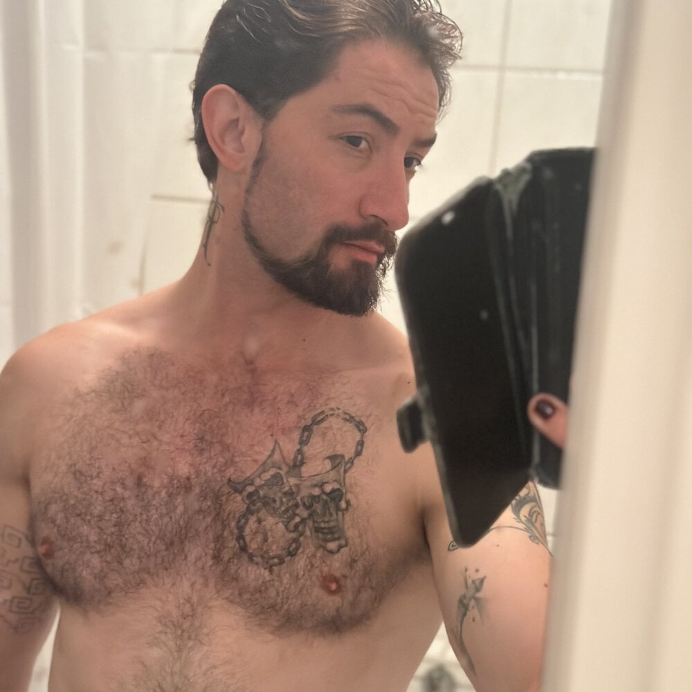 carlosnoveno from stripchat