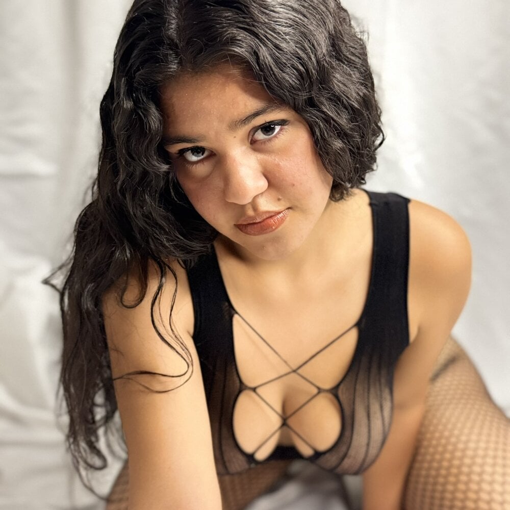 Clover_Lover_'s Offline XXX Chat