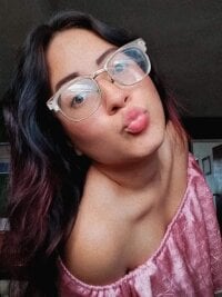 paola_sex18's Offline Chat Room