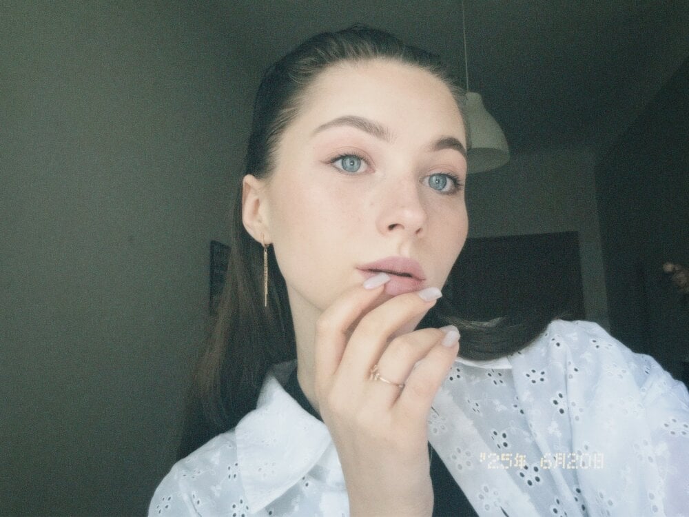 monika99f webcam livesex profile in russian-girl cams