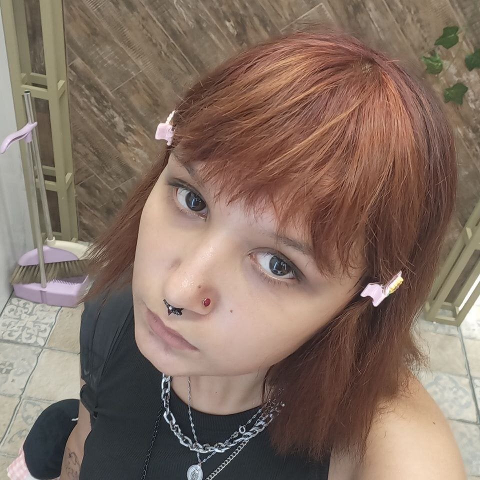 livesexr.com ellapeony livesex profile in you-about-to-enter-onto-the-domintion-of-twilight-zone-were-you-never-been-before-planet-earth-space-somewhere-out-there cams