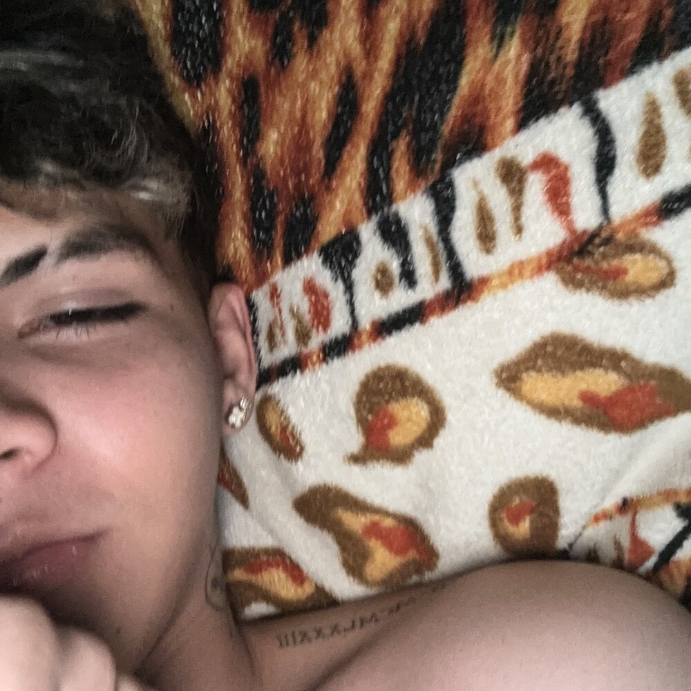 maikel16177 from stripchat
