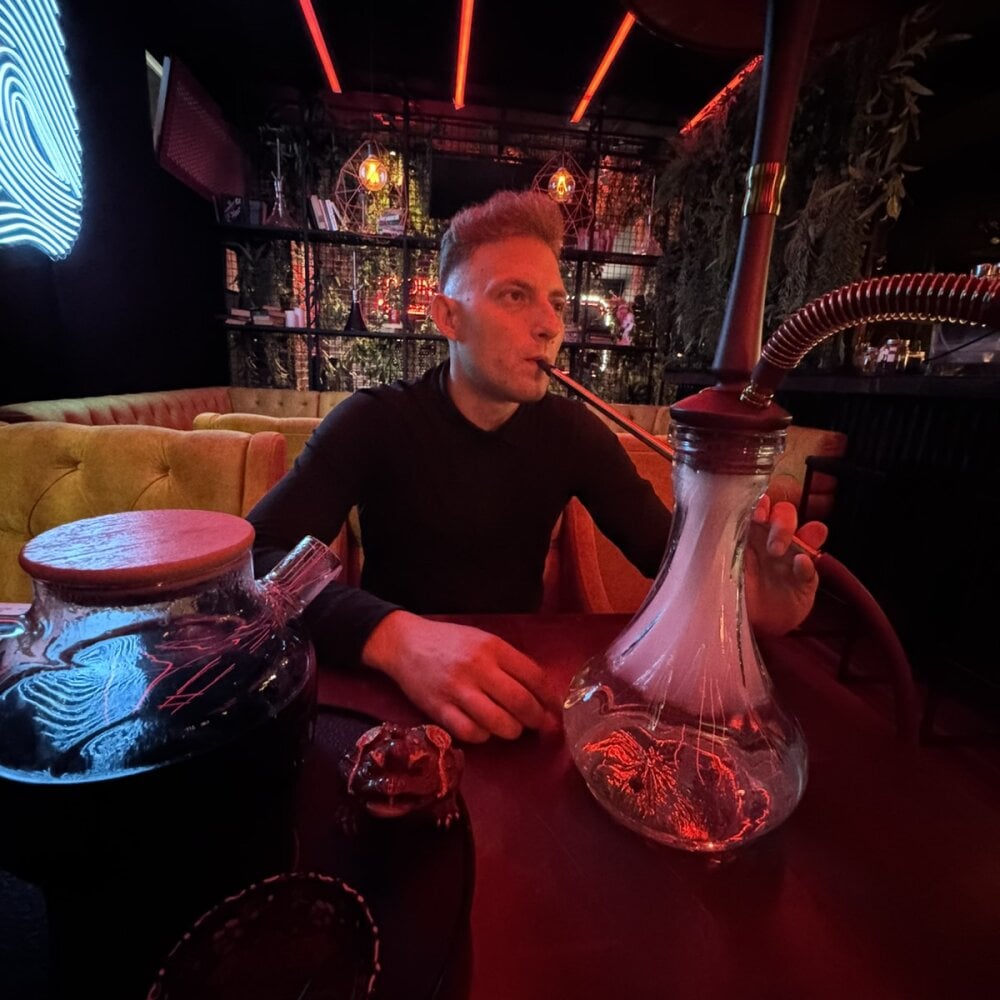 Alex9212m offline XXX-chat