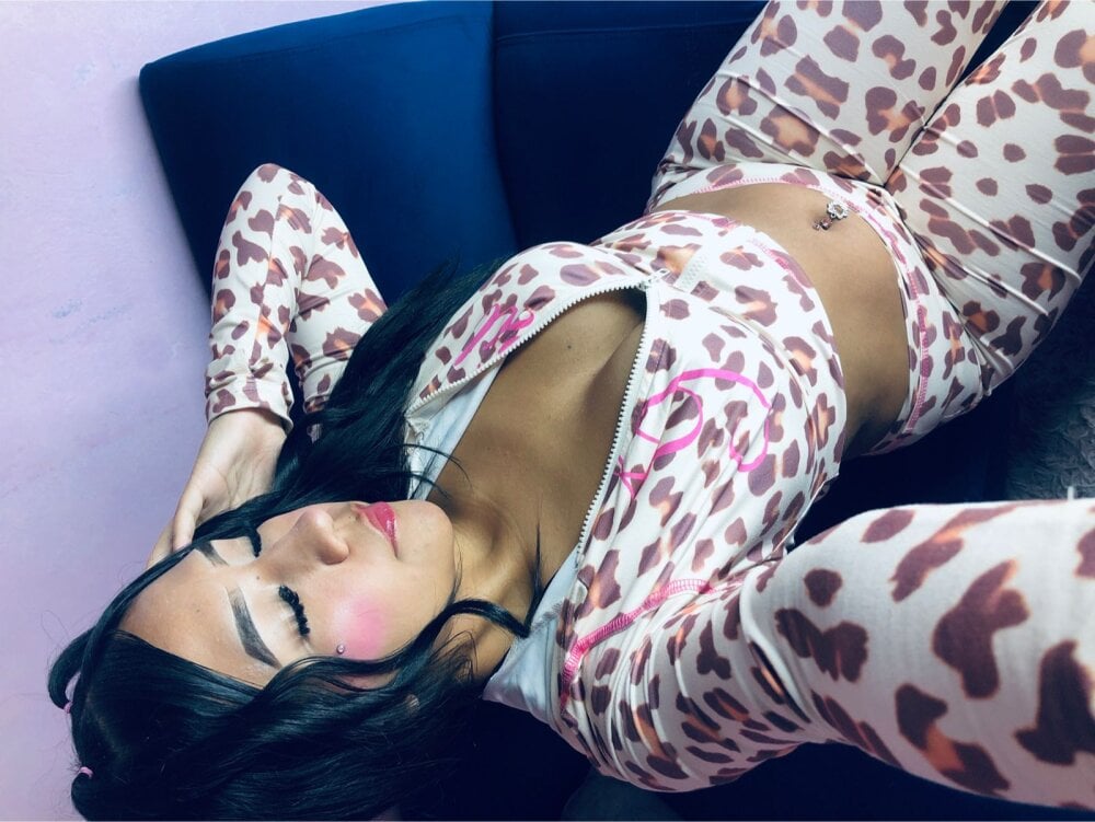 amateursex-livecam.com cloe_zilber livesex profile in in-the-world-of-pleasures cams